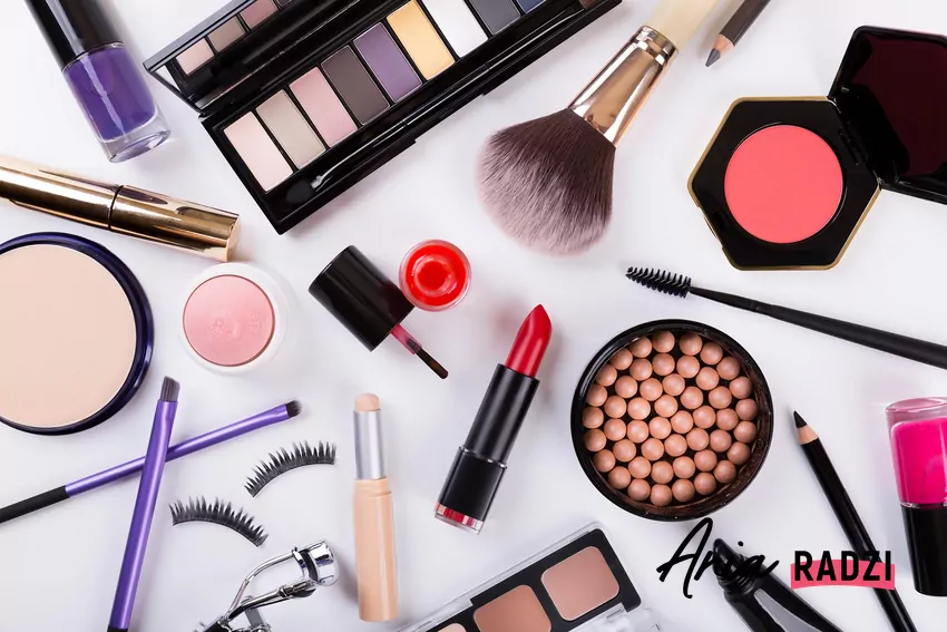 Świadome podejście do zakupów przekłada się na porządek w łazience i większe oszczędności Zestaw kosmetyków