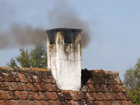 Kary za palenie złym drewnem