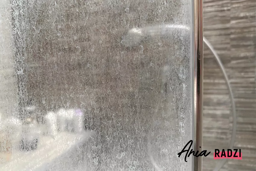 Biały nalot na szybie