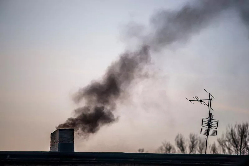 Co oznacza kolor dymu z komina?