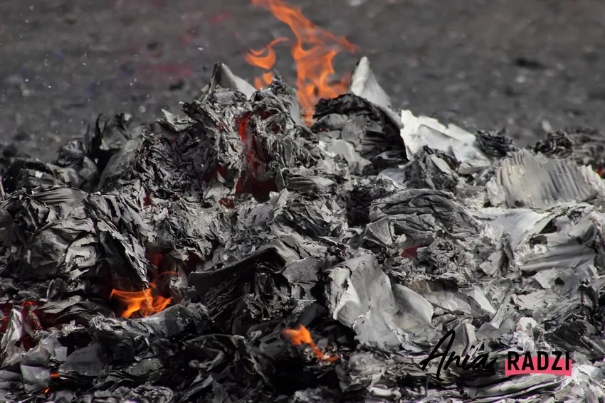 Nie należy rozpoczynać czyszczenia pieca w czasie pracy lub niewychłodzonego