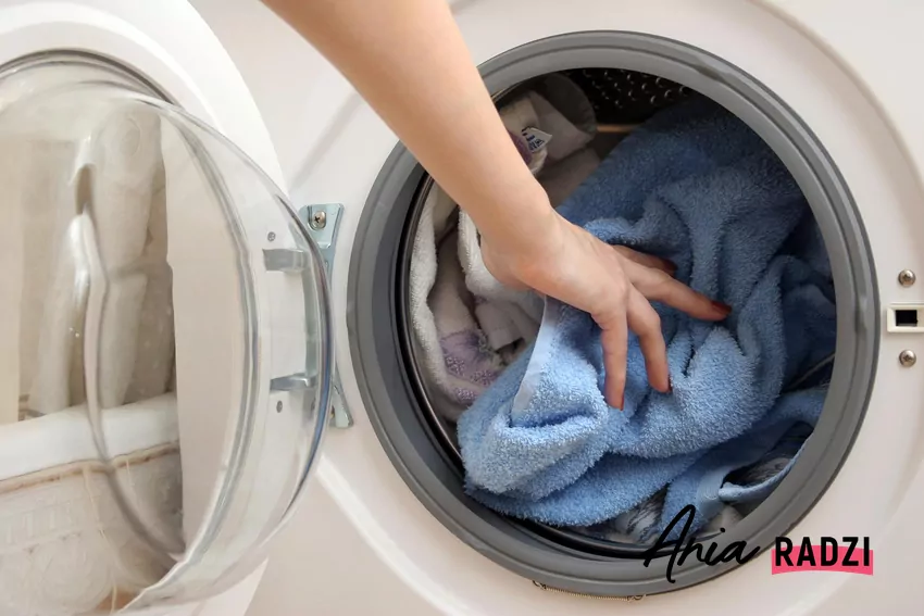 Pranie w pralce w domu