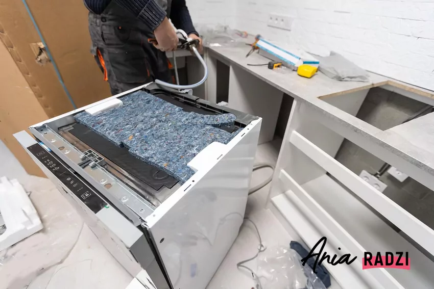 Ile kosztuje podłączenie zmywarki w 2026?