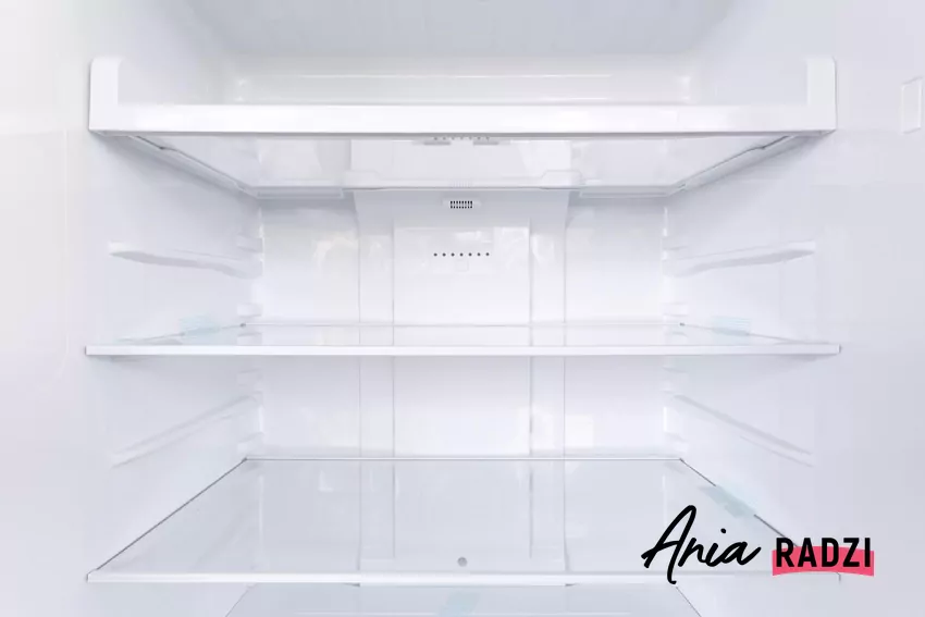 Tajemniczy otwór w lodówce