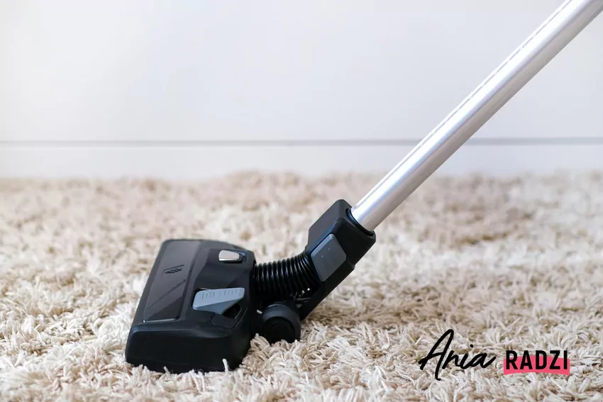 Odkurzanie miękkiego dywanu