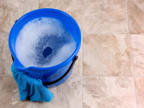 Najlepszy sposób na mycie podłogi