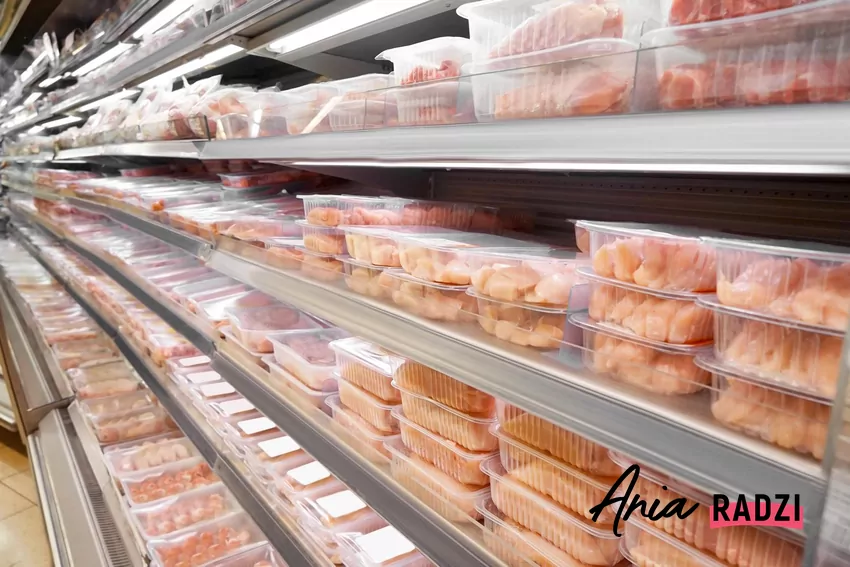 Znaczna część świeżego mięsa trafia do sklepów już zapakowana przez producenta Mięso na półkach