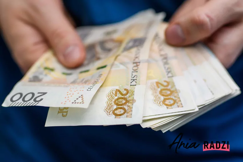 Domowy patent z folią jest interesujący ze względu na swoją prostotę Polskie banknoty