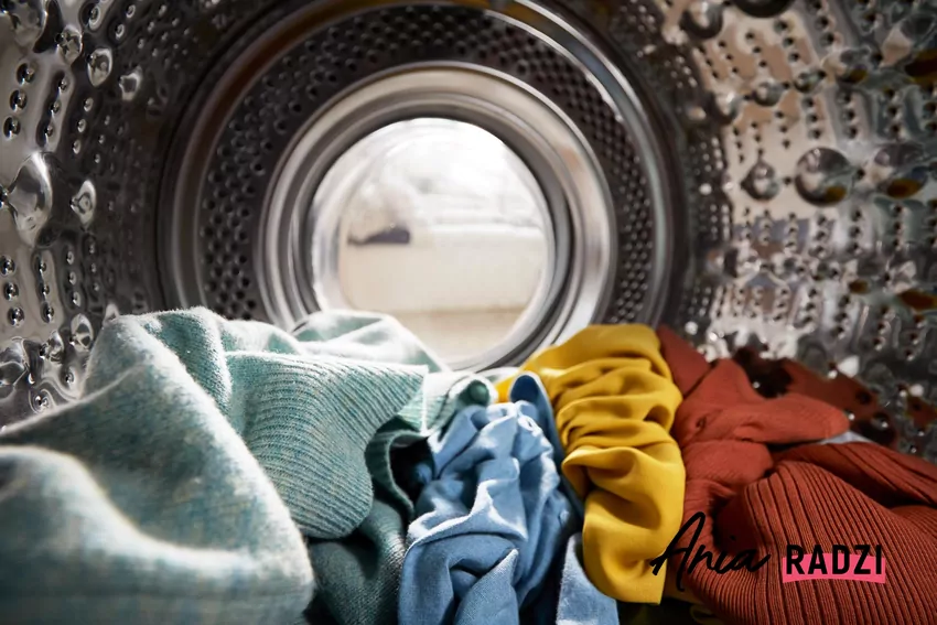 Przy regularnym stosowaniu mieszanka zapobiega powstawaniu osadu w bębnie Pranie w pralce