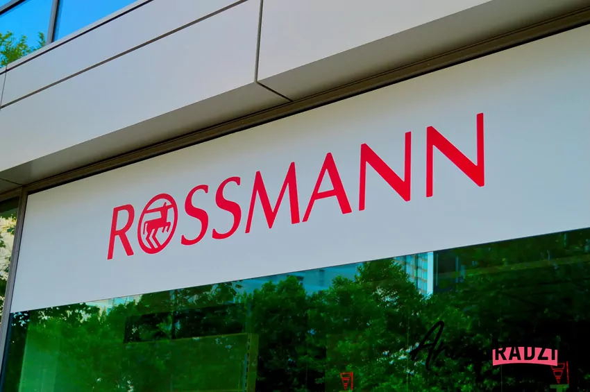 W Rossmannie dużo ciekawych promocji kultowych zapachów i kosmetyków Rossmann