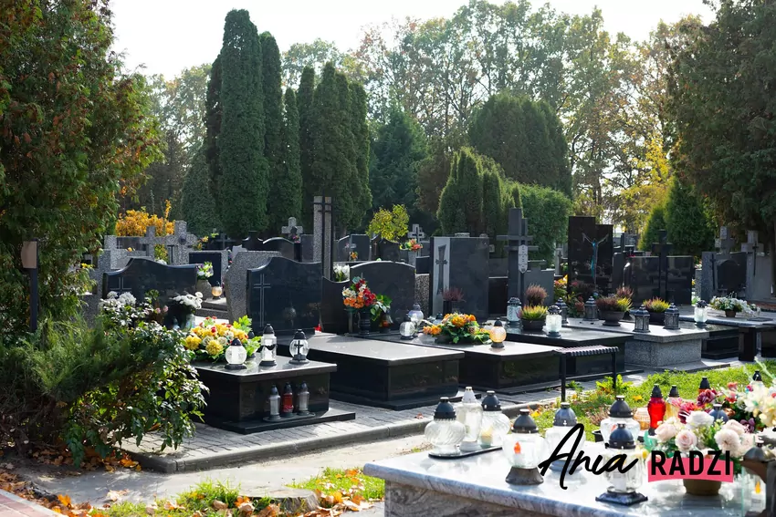 Kompletowanie rzeczy na cmentarz nie musi oznaczać pakowania dużej torby pełnej akcesoriów Cmentarz nagrobki