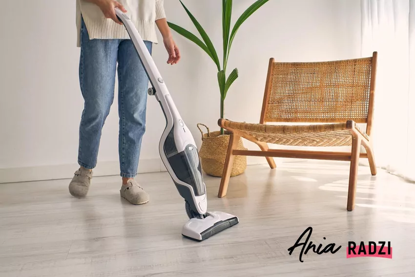 Odkurzanie podłogi