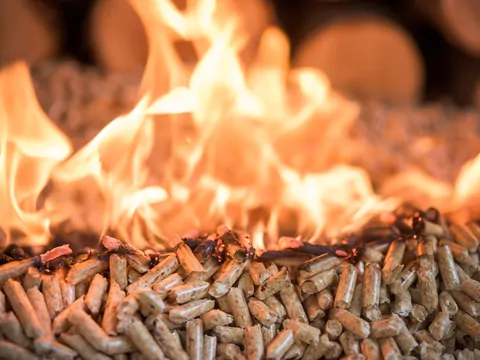 Dlaczego z pelletu zostaje dużo popiołu?