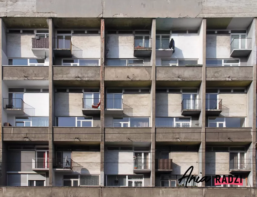 Nawet dokładnie zamknięte pudełka mogą nie zapewnić żywności pełnej ochrony na balkonie Blokowisko Wrocław