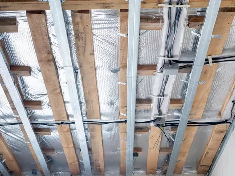 Ogrzewanie sufitowe na Zachodzie w Polsce