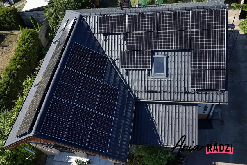 panele fotowoltaiczne na dachu