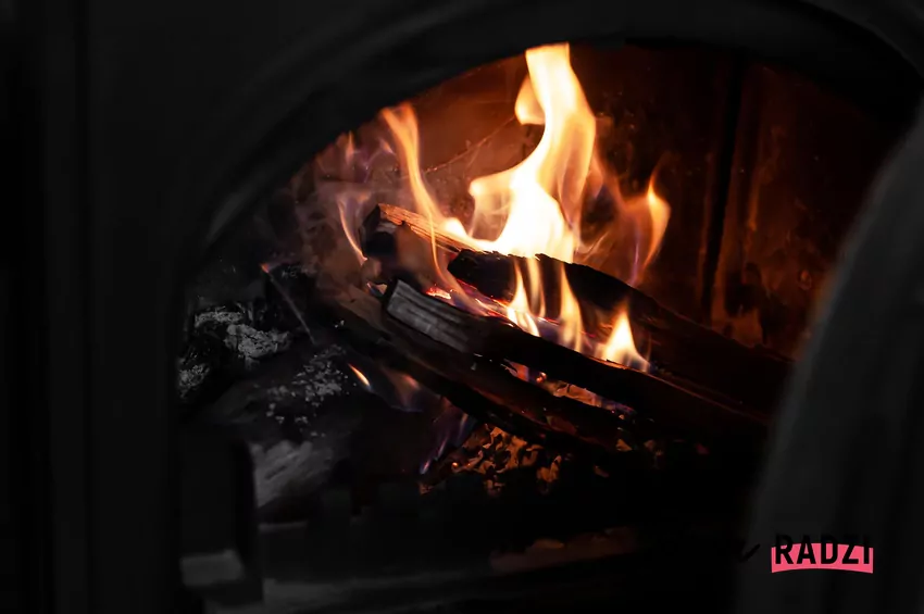 Powolne spalanie drewna