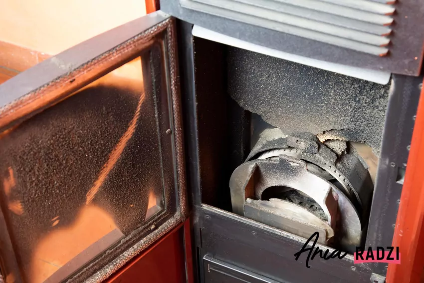 Brudny piec na pellet