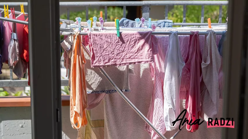 Ubrania na balkonie