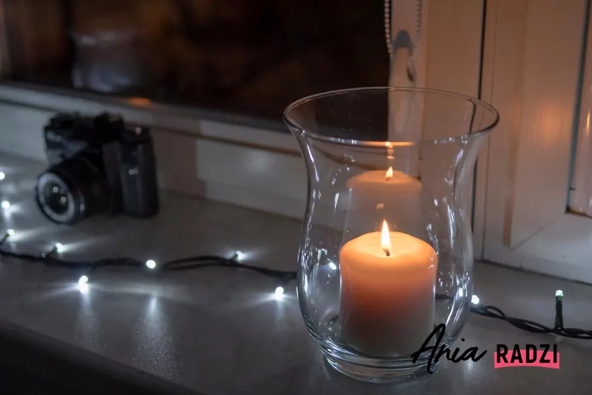 Świeca w salonie