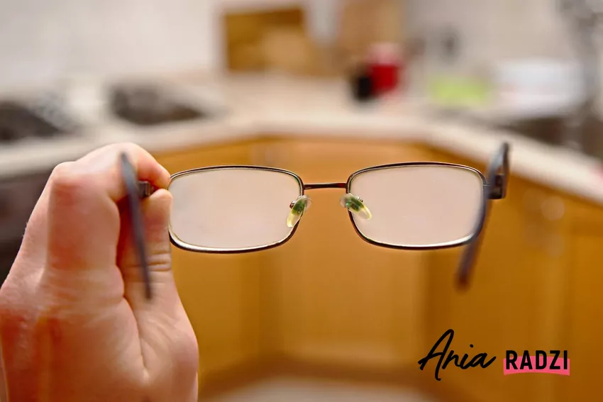 Zaparowane okulary w domu