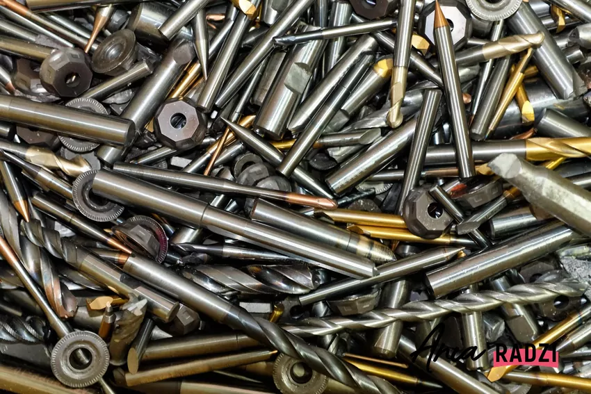 Jednym z najbardziej zaskakujących liderów cenowych w skupach złomu jest węglik spiekany, znany również jako widia Węglik spiekany