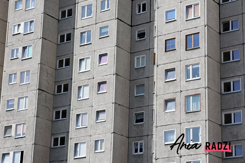 Blok z wielkiej płyty – symbol powojennego masowego budownictwa w Polsce Bloki wielkopłytowe bez modernizacji