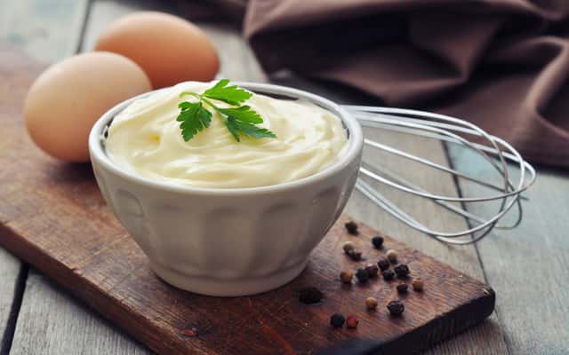Jak zrobić majonez krok po kroku – oto najlepsze domowe przepisy