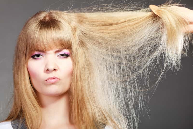 Co zrobić na elektryzujące się włosy? Oto 5 praktycznych sposobów