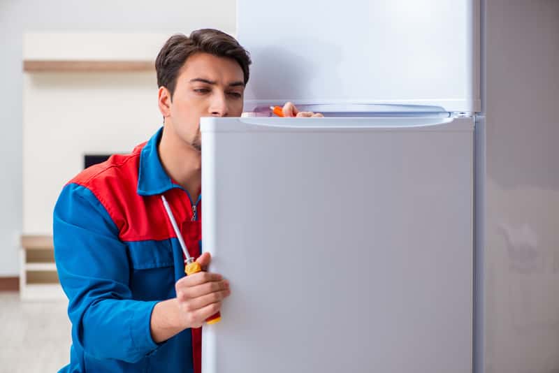 Перечень распространенных поломок холодильников