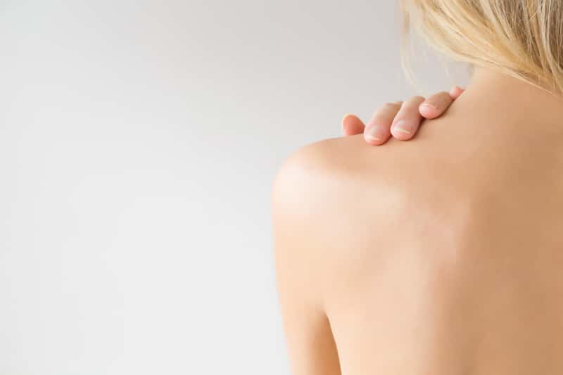 Wągry na plecach - przyczyny, objawy, skuteczne sposoby leczenia