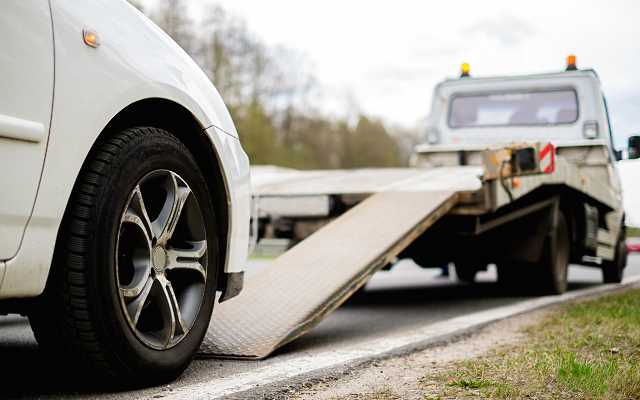 Dlaczego warto sprzedać wysłużone auto w skupie?