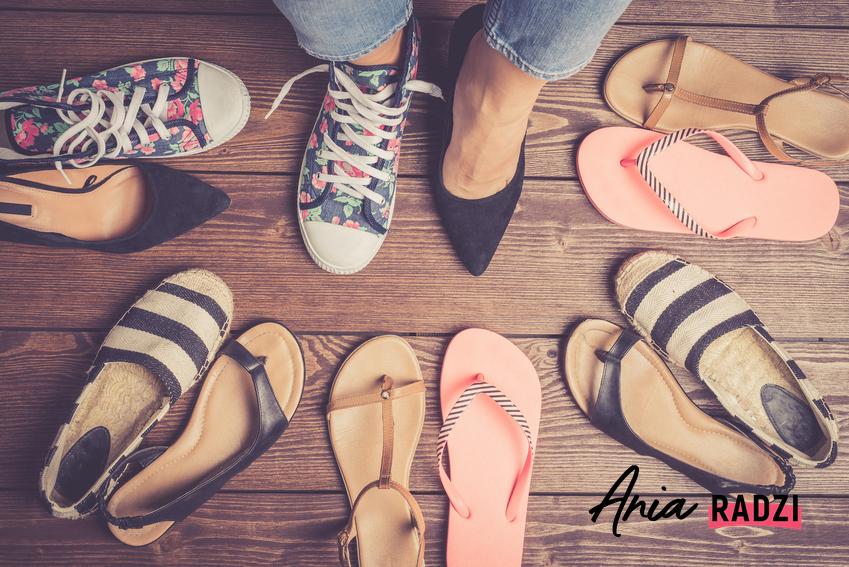 Sandałki, trampki i klapki, a także inne wygodne buty na lato, w których nie będzie gorąco