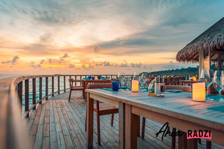Zachód słońca na Bali, a także ile kosztuje jedzenie i pobyt na Bali w czasie wakacji