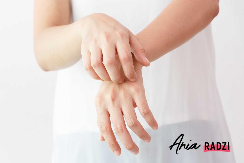 Swędzenie skóry na dłonach, a także najlepsze domowe sposoby na swędzenie skóry krok po kroku