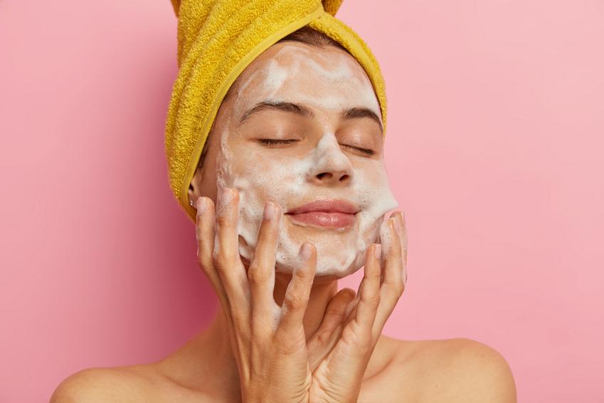 Oczyszczanie twarzy – jak zrobić to prawidłowo?