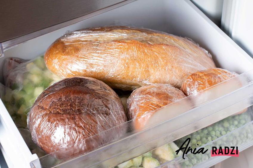 Zamrożony chleb w zamrażarce, a także jak rozmrozić chleb, najlepsze sposoby