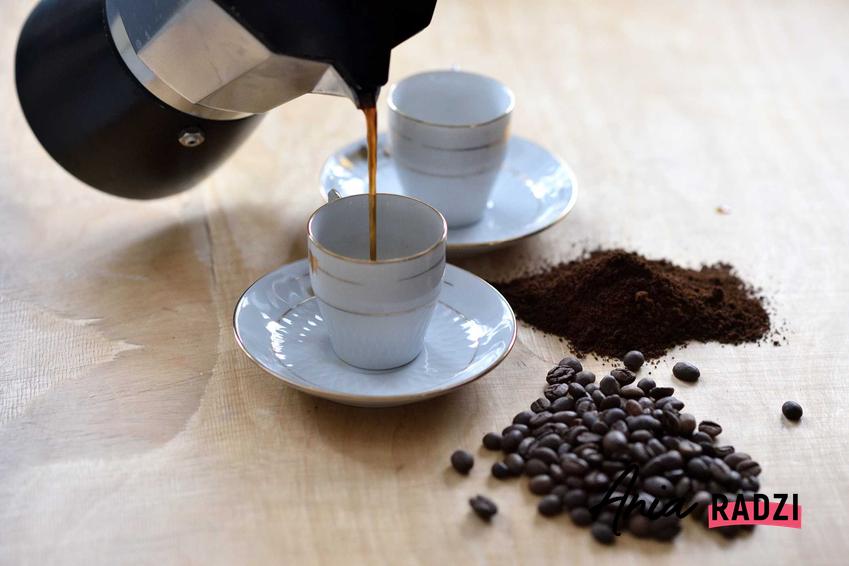 Kawa z kawiarki oraz parzenie kawy w kawiarce i porady jak zaparzyć mocną, aromatyczną kawę w kawiarce