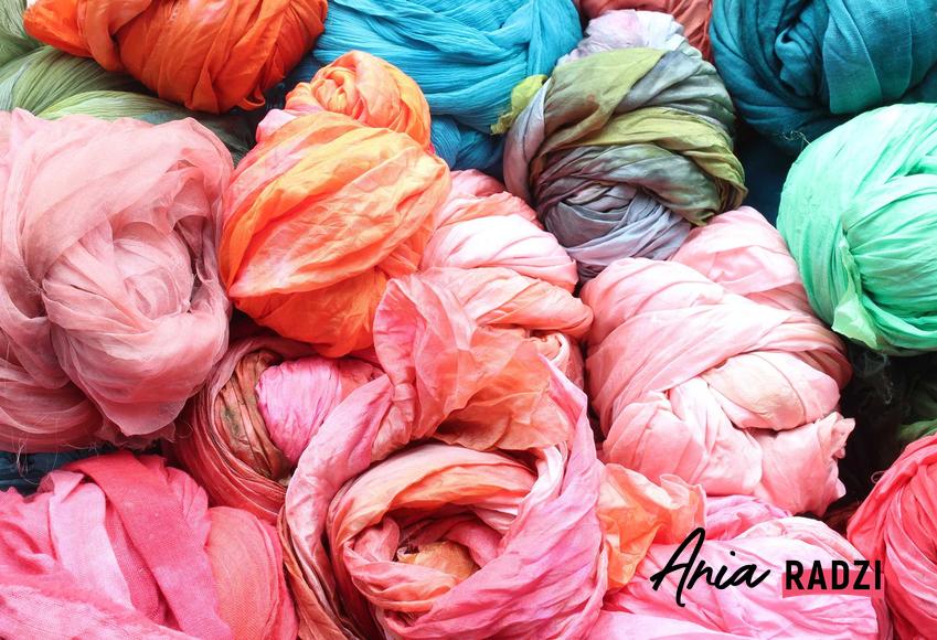 Farbowanie tkanin, w tym farbowanie spodni i farbowanie ubrań w pralce oraz polecany barwnik do tkanin