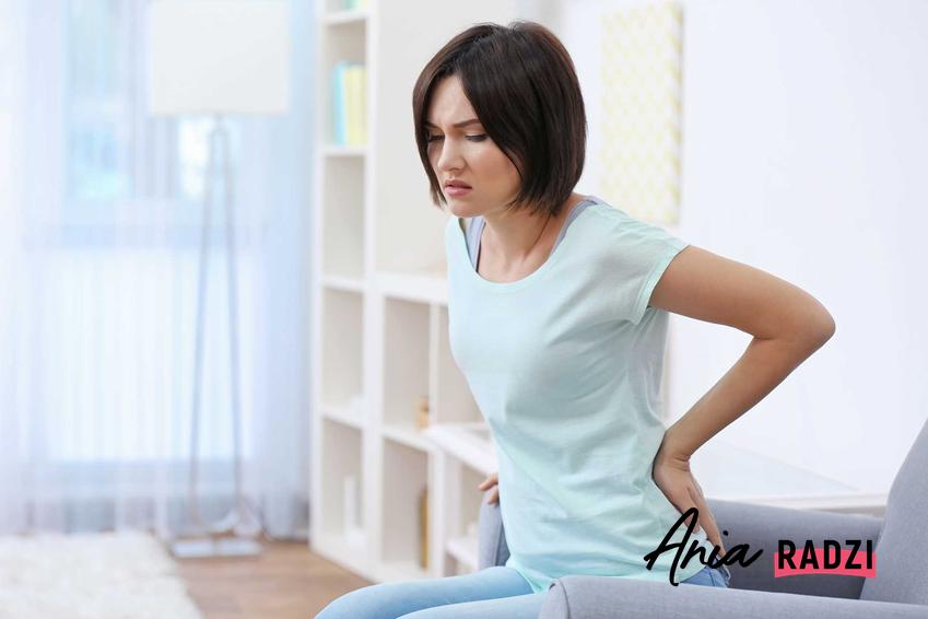 Ból nerek u kobiety oraz porady, jak złagodzić ból nerek i co pomaga na zapalenie nerek oraz sposoby na ból nerek, jak rozgrzewanie