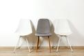 Jakie krzesła pasują do nowoczesnego salonu