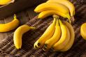 Ile kalorii ma banan? Wyjaśniamy krok po kroku