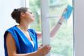 Mycie okien w domu – najlepsze metody i domowe sposoby na czyste szyby