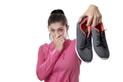 Sposób na śmierdzące buty – co z nimi zrobić? Domowe sposoby