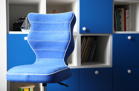 Nowoczesne krzesła obrotowe zapewniające komfort pracy i nauki