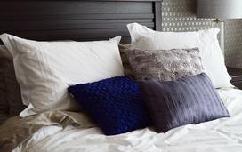 Tekstylia domowe, które odmienią Twoją sypialnię! Pościele, narzuty na łóżko i ozdobne poszewki