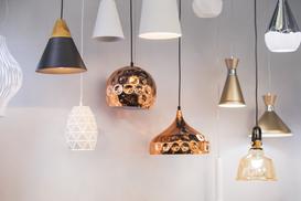 Lampa wisząca, lampa sufitowa na listwie czy plafon? Czym kierować się przy doborze oświetlenia sufitowego do wnętrza