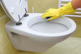 Jak usunąć kamień z toalety? TOP 5 sposobów na odkamienienie WC