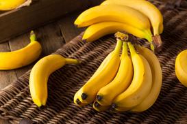Ile kalorii ma banan? Wyjaśniamy krok po kroku