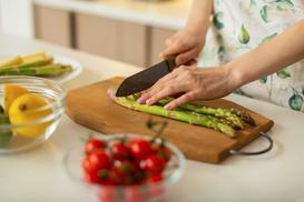 Jak przygotować szparagi? 3 przepisy na proste dania ze szparagów